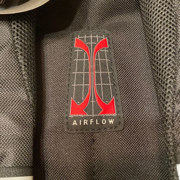 Swiss Gear Backpack in gray & black - Picture 3 of 16